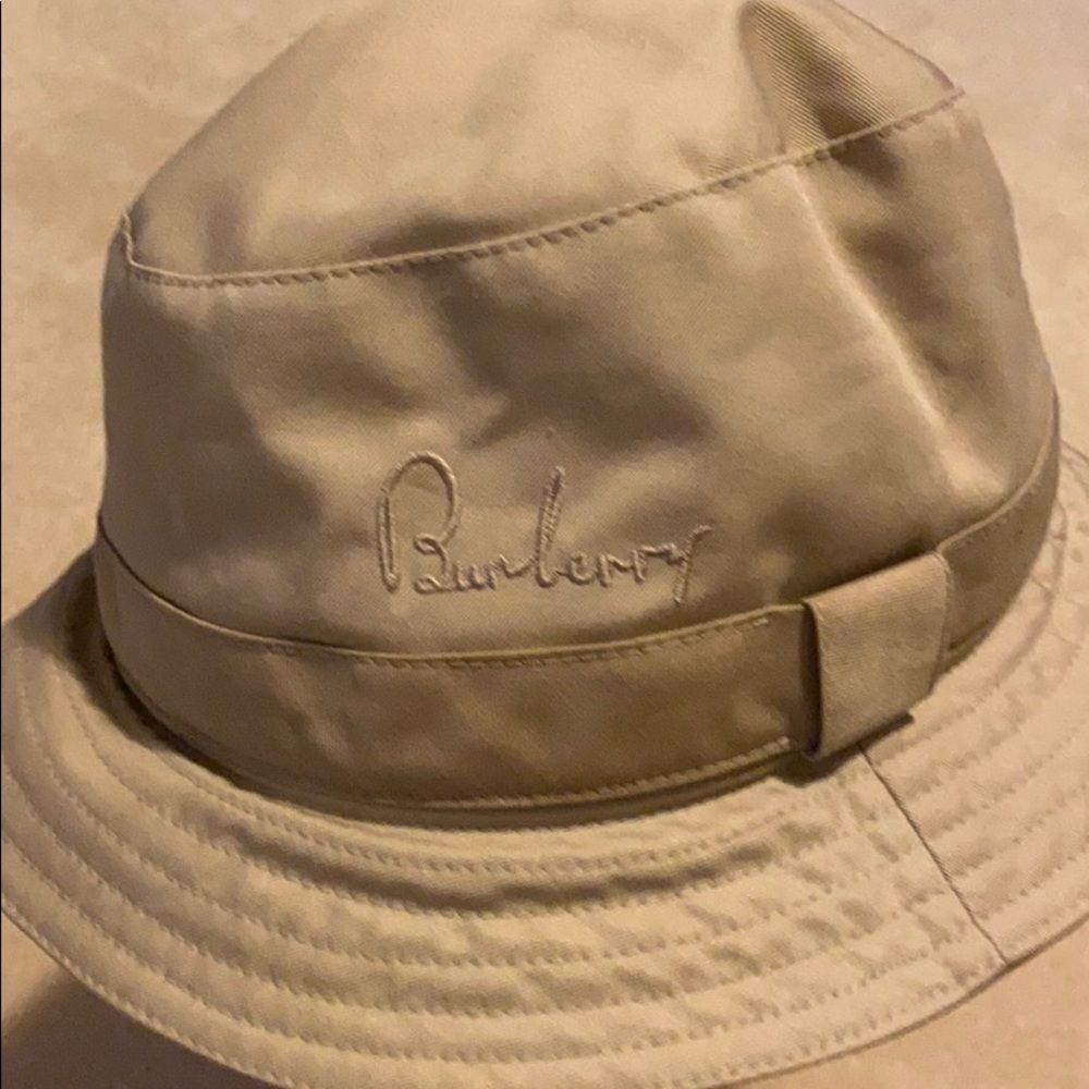 Burberry bucket hat